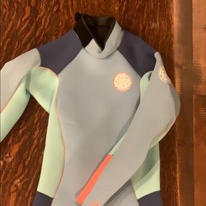 Rip curl women’s wetsuit, new never worn.